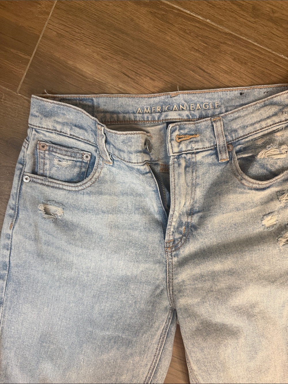 American Eagle Outfitters Light Wash Distressed Ankle Jeans - Picture 2 of 5